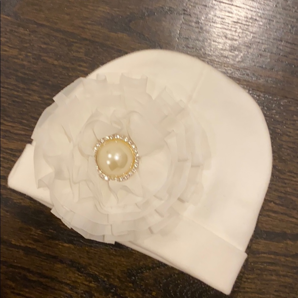 Baby hat 0-3 months with pearl and rhinestones